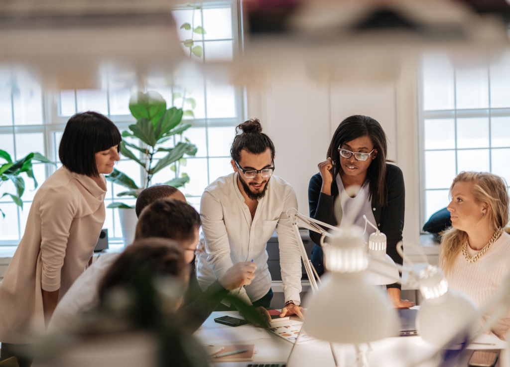mettre en place un sirh peut vous permettre de sécuriser votre entreprise face aux risques juridiques et réglementaires